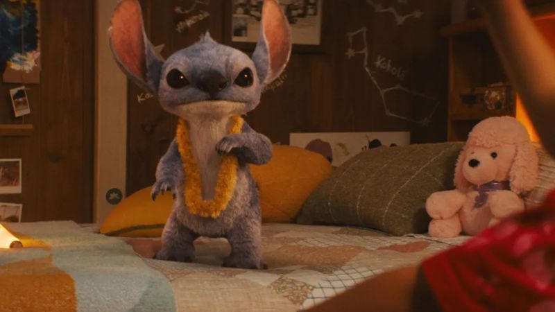 Cartaz do filme live-action Lilo e Stitch com Lilo e Stitch em destaque, fundo havaiano colorido, efeitos de CGI e atores reais 