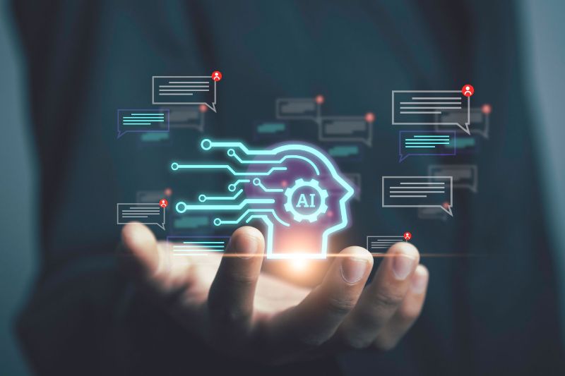 Assistente digital colaborando com equipe em ambiente moderno de escritório