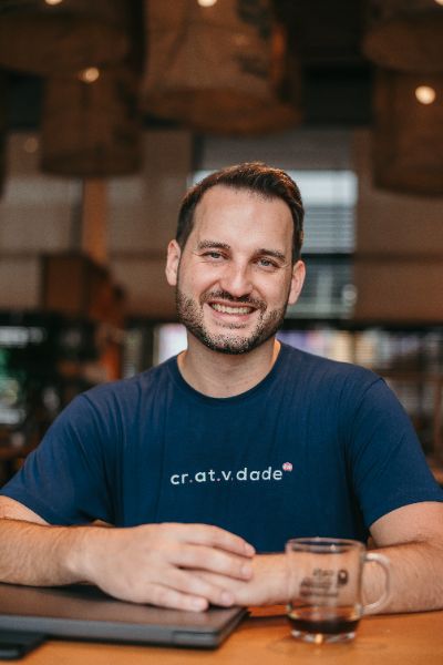 Rodrigo Chernhak, sócio da Agência Tab e criador do Método Linkedin que Converte