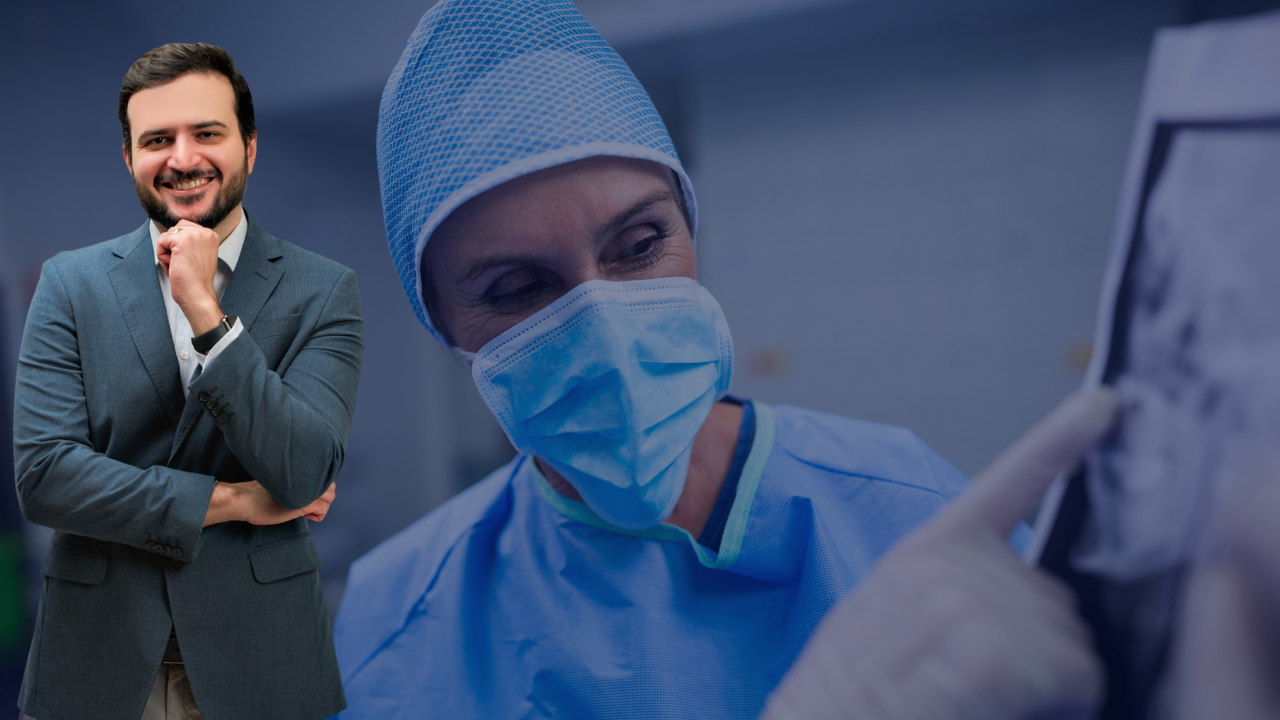 Equipe médica explicando pacote cirúrgico de valor fixo para paciente em consultório moderno 