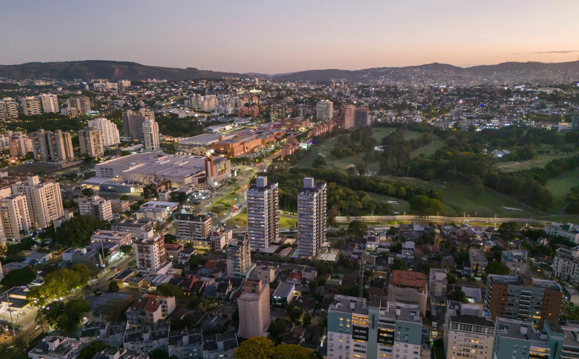 Fachada do condomínio High Garden Iguatemi em Porto Alegre ao entardecer 