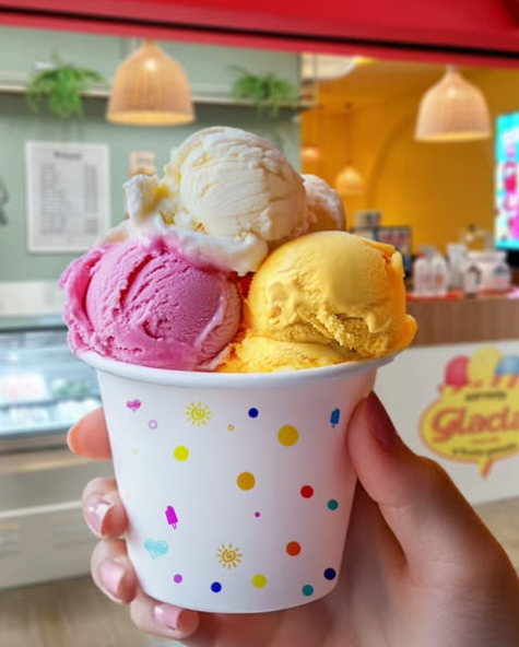 A Glacial é uma das sorveterias tradicionais da cidade e com parquinho para as crianças