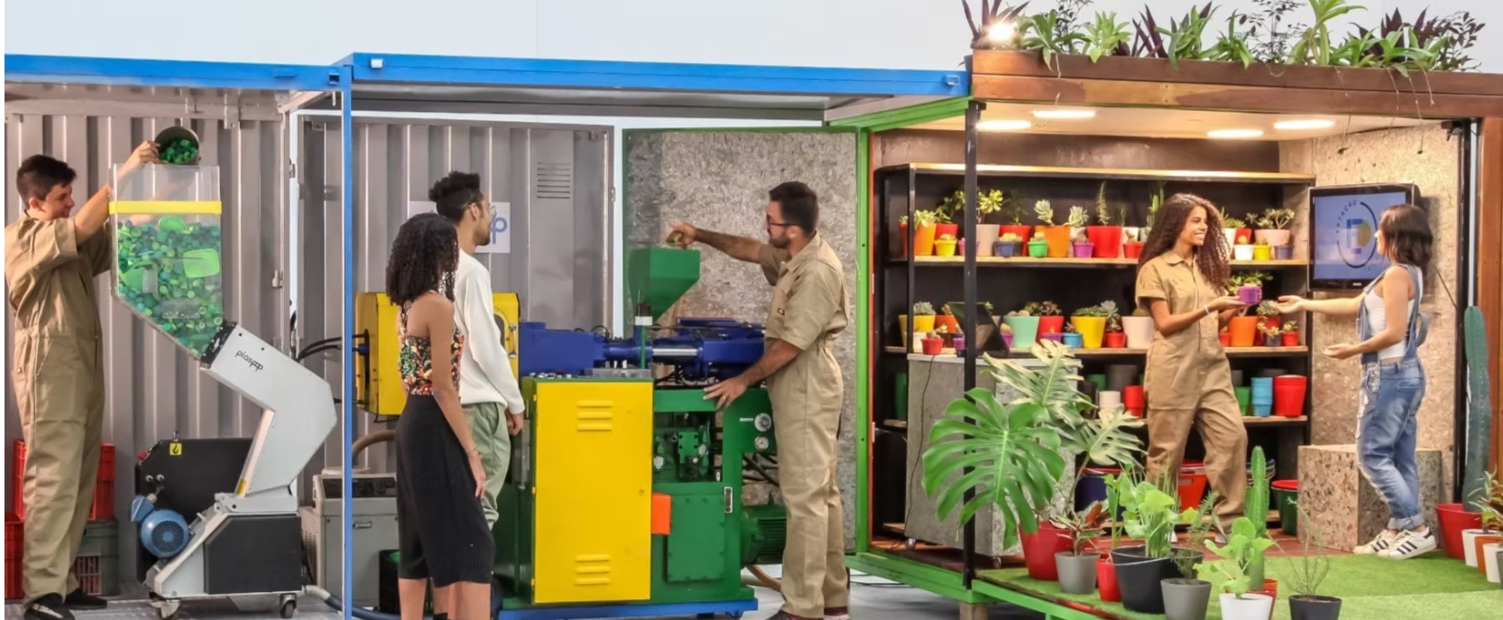 Ponto de coleta de recicláveis em supermercado com consumidores depositando resíduos separados 