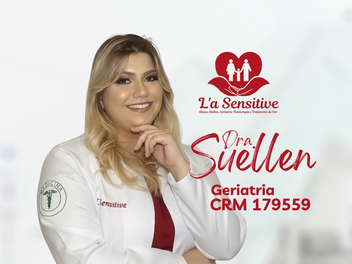 Geriatra conversando com paciente idosa em consultório acolhedor 