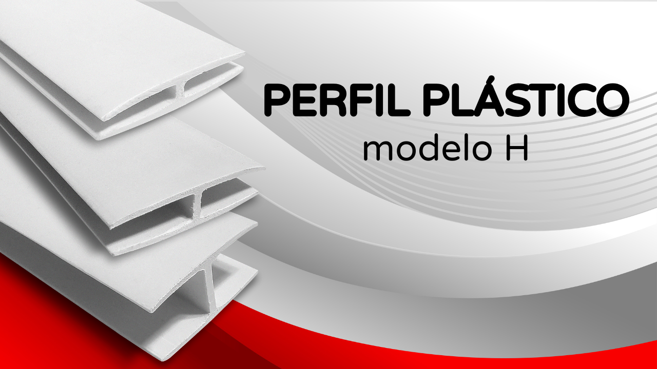 Perfil H metálico sustentando placas de comunicação visual em estrutura modular 